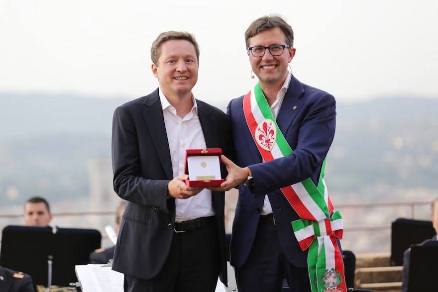Andrea Ceccherini riceve il fiorino d'oro dal sindaco di Firenze Dario Nardella